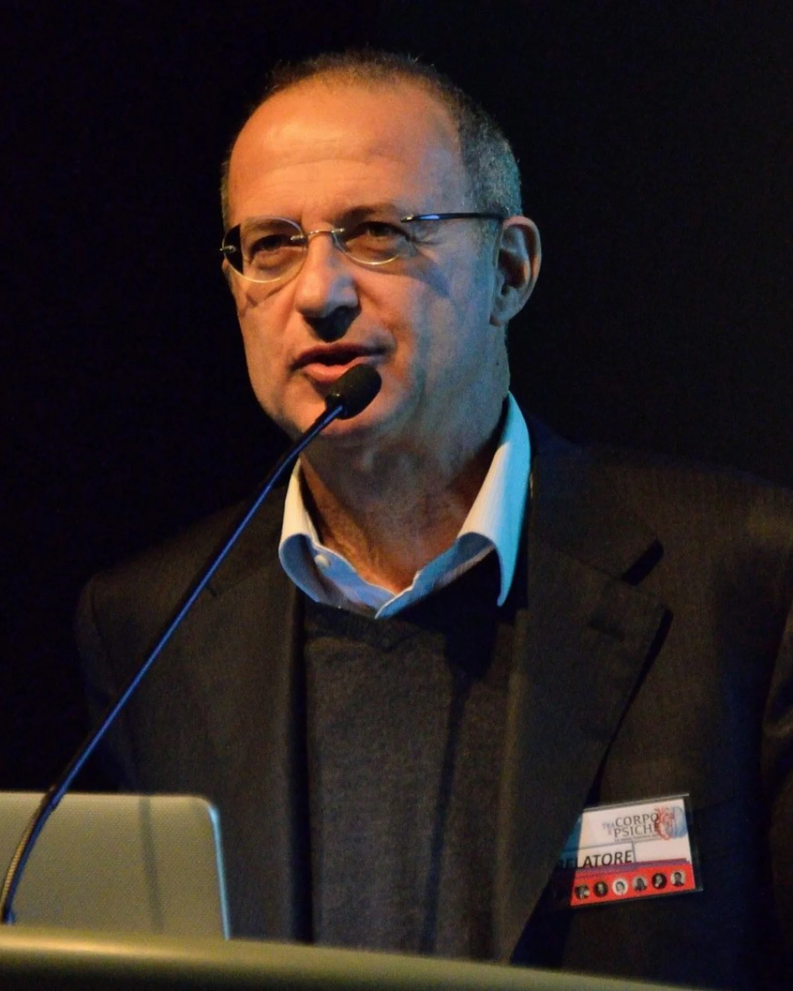 Giovanni Vota durante un intervento sul Metodo Spiritual Quantum e le credenze limitanti